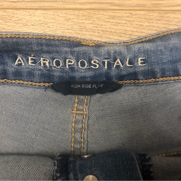 Aéropostale Women's Blue High-Rise Ripped Knees Flared Jeans - Picture 3 of 5